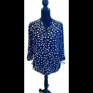 Roz & Ali Blouse Size Medium‎ Navy White Polka Dot Top Ruching Sides Flowy